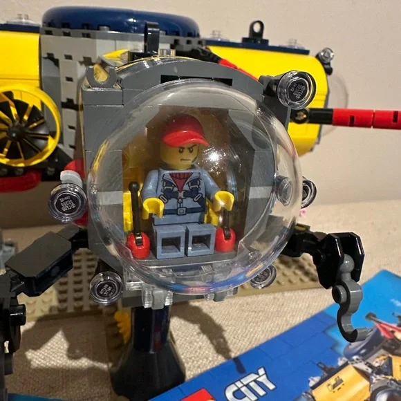 LEGO City Ocean Exploration Submarine - Yellow - Picture 2 of 4